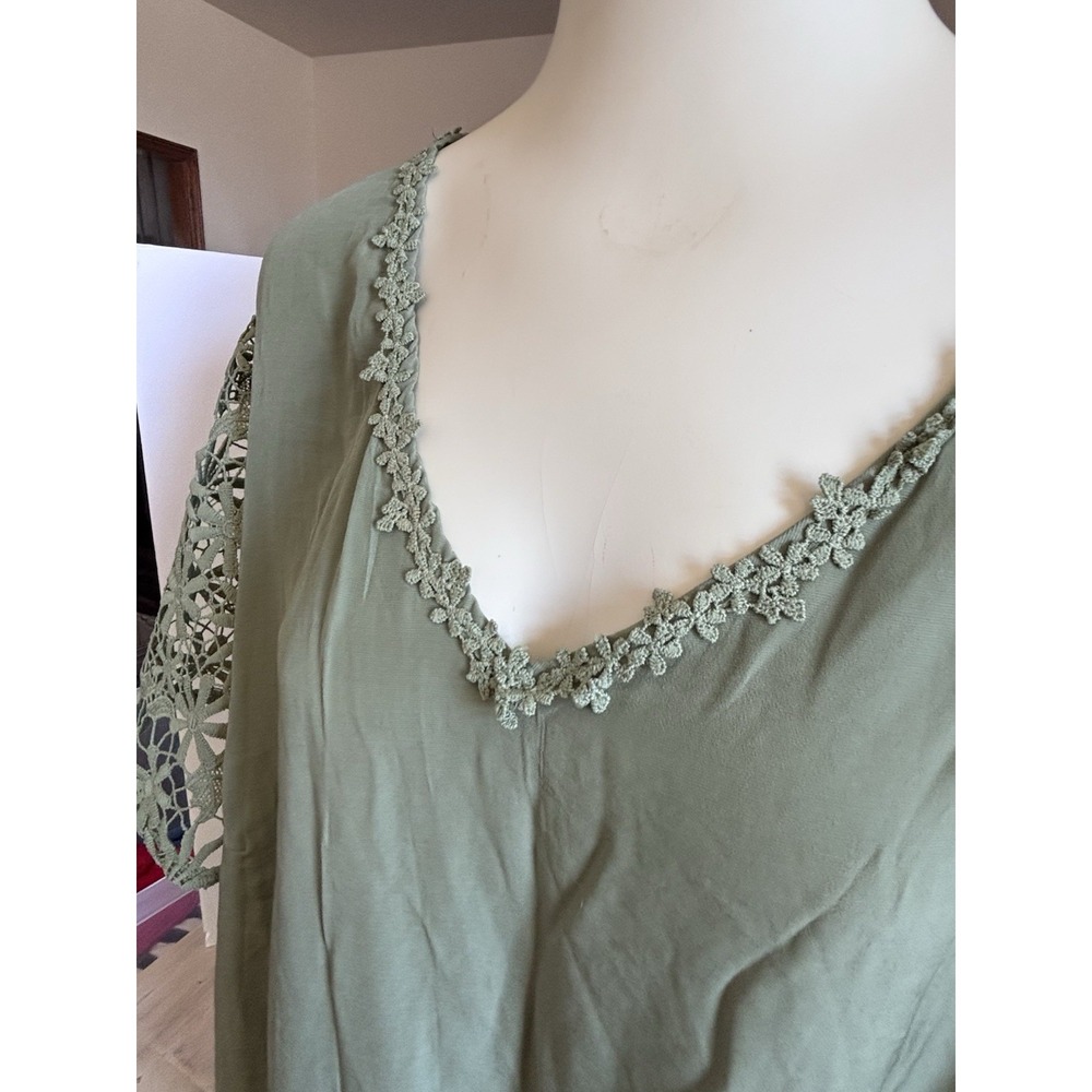 Bloomchic V-Neck Floral Crochet Blouse Top Short Sleeve Olive Green Plus Size 26 - Picture 8 of 8